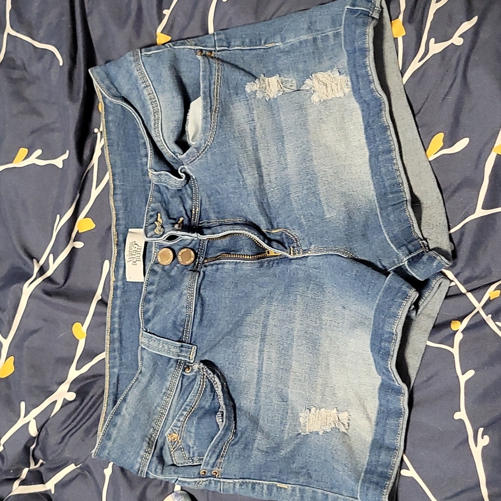 Juniors ripped jean shorts